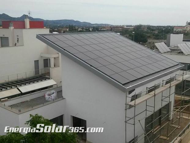 cubierta fotovoltaica casa OKO (Castellón)