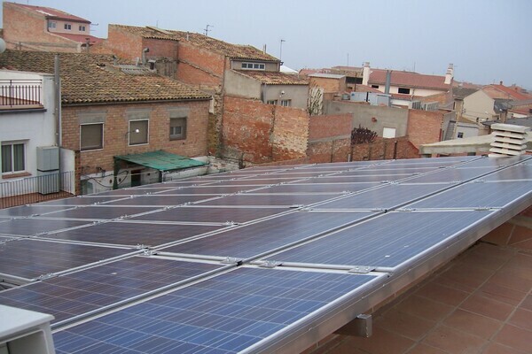 Instalación solar fotovolatica para grupo de viviendas adosadas