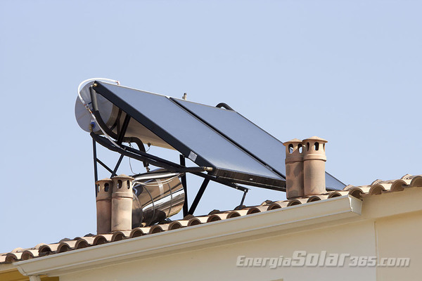 Sol, viento y lluvia, fuentes de energía de los paneles termodinámicos