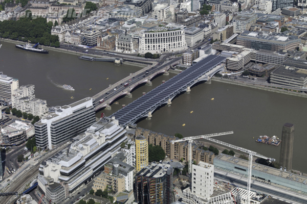 Londres alberga el mayor puente solar del mundo