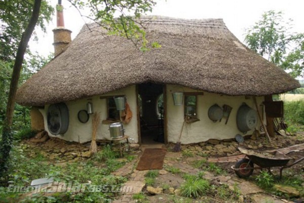 Cob House: ¿puede construirse una casa con 180€?