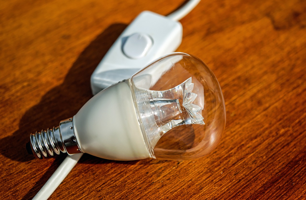 light-bulb-1640351-1280.jpg