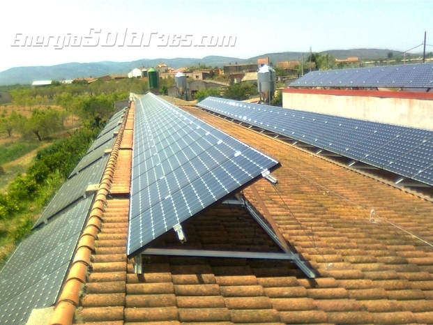 Instalación Solar Fotovoltaica sobre cubierta en Granja Avícola para Autoconsumo