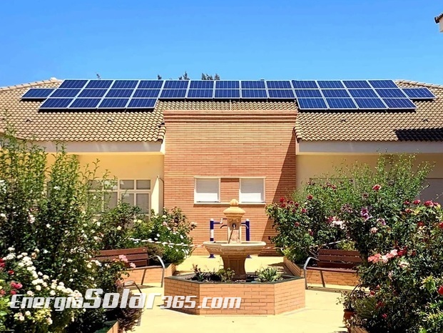 Paneles solares en edificio