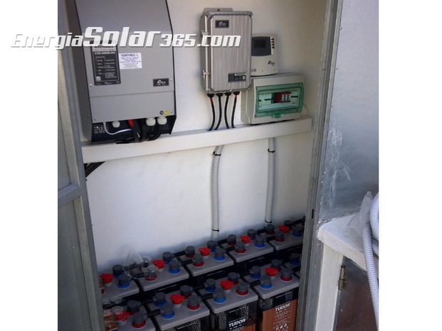Instalación solar fotovoltaica, con inversor cargador y regulador maximizador