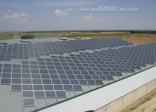 Instalación tejado solar conexión a red. El Provencio