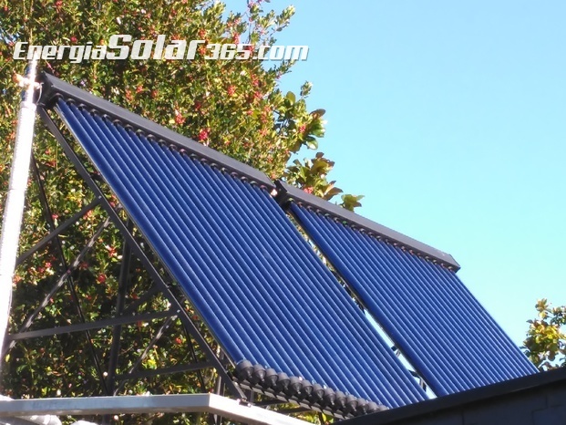 Instalación solar térmica con tubos de vacío.