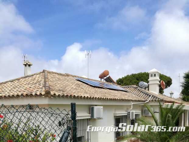 Instalación de Autoconsumo y Placa solar para agua caliente. Una casa 100x100 eficiente