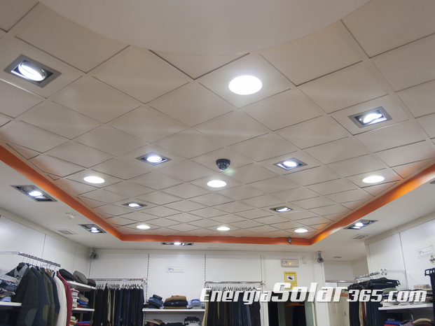 Iluminación LED en tienda de ropa