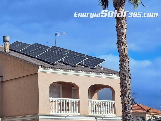 INSTALACION SOLAR FOTOVOLTAICA CON CONEXIÓN A RED 
