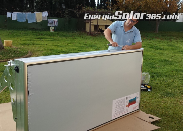 Elige funcionalidad y estética al mismo tiempo con un equipo de energía solar compacto.