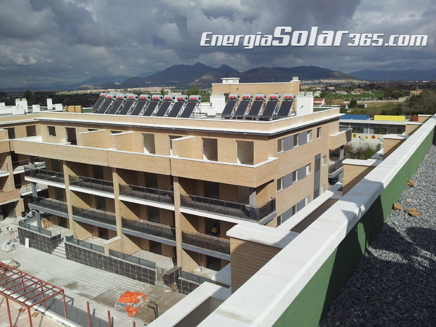 Instalaciones de equipos solares en comunidades de vecinos.